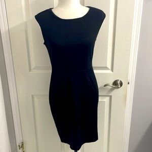 Frank Lyman Sleeveless Shift Dress Black Back Zip Women's Size 4 Stretch LBD